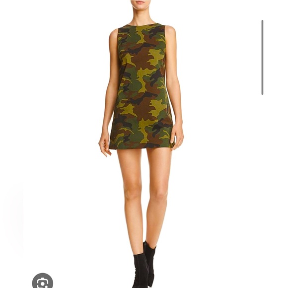 Alice + Olivia Dresses & Skirts - NWT Alice + Olivia Clyde Dress